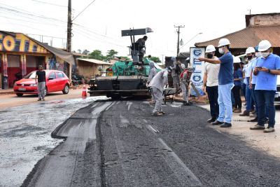 Prefeito Eduardo Braide vistoria obras de pavimentação na Avenida São Jerônimo, região do Santa Bárbara