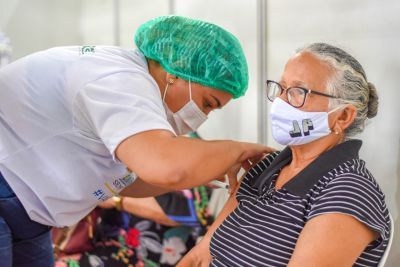 notícia: Prefeitura de São Luís segue com a vacinação de idosos de 74 anos contra a Covid-19, neste sábado (20)