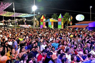 Galeria: Arraial da Cidade reúne milhares de pessoas na noite de abertura, na Praça Maria Aragão