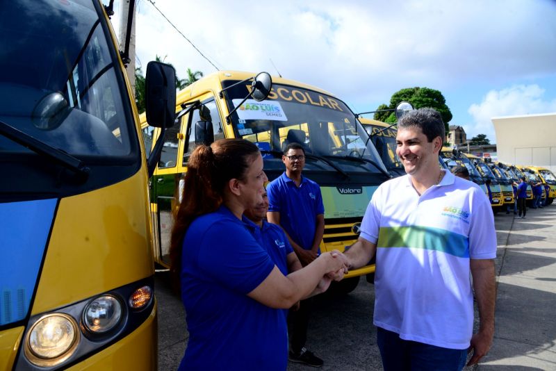 Prefeito Eduardo Braide entrega maior frota de ônibus escolares da história de São Luís