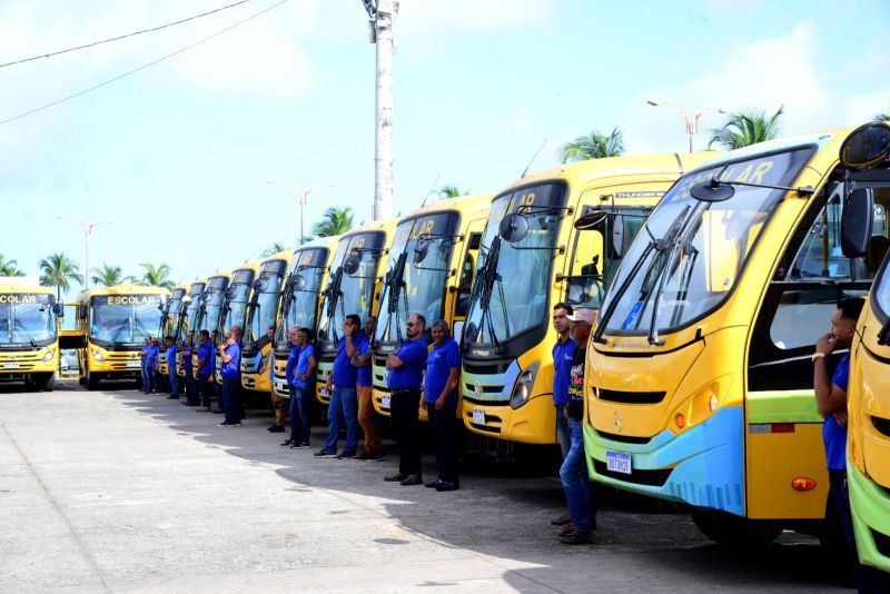 Prefeito Eduardo Braide entrega maior frota de ônibus escolares da história de São Luís