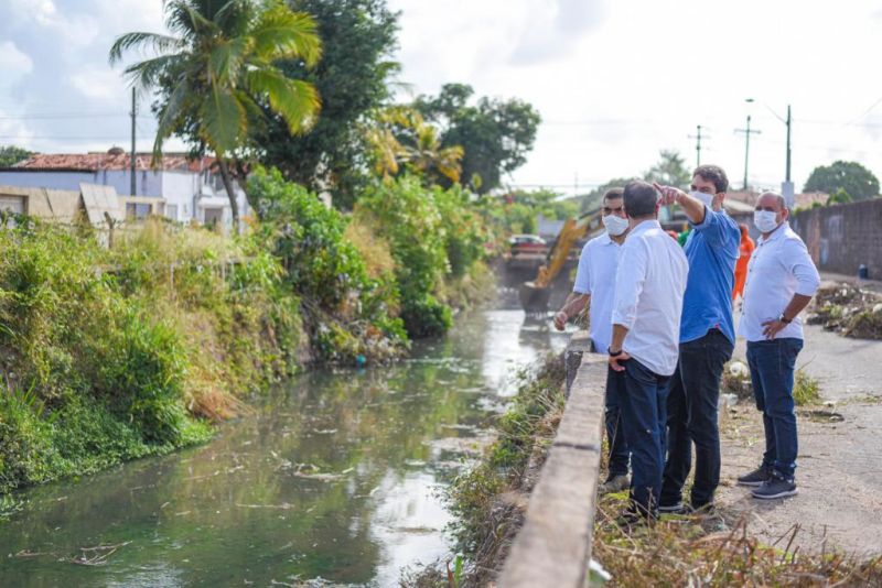 Prefeitura de São Luís inicia limpeza do canal do Rio Gangan, na região do Turu
