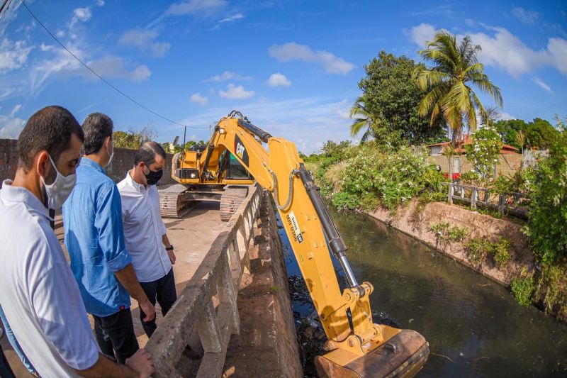 Prefeitura de São Luís inicia limpeza do canal do Rio Gangan, na região do Turu