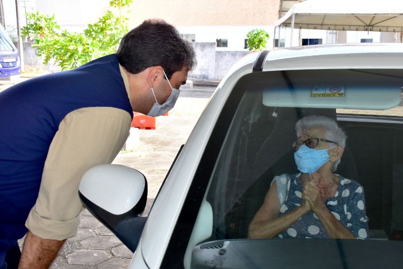 Prefeito Eduardo Braide acompanha vacinação em Drive Thru e anuncia mais doses para ampliar imunização de idosos e pacientes oncológicos