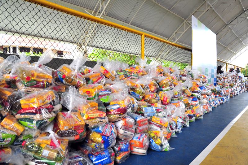 Prefeitura entrega 800 cestas básicas a trabalhadores do comércio informal de São Luís