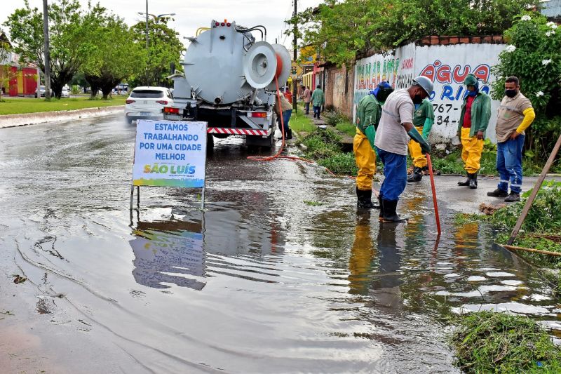 Prefeitura de São Luís trabalha de forma imediata para conter transtornos causados pelas fortes chuvas desta segunda-feira (15)
