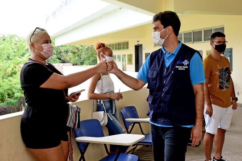 Prefeito Eduardo Braide acompanha funcionamento dos postos de vacinação contra Covid-19 em São Luís