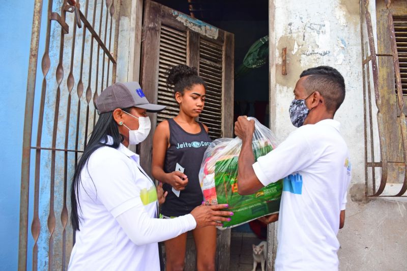 Entrega de alimentos no Quilombo Urbano da Liberdade