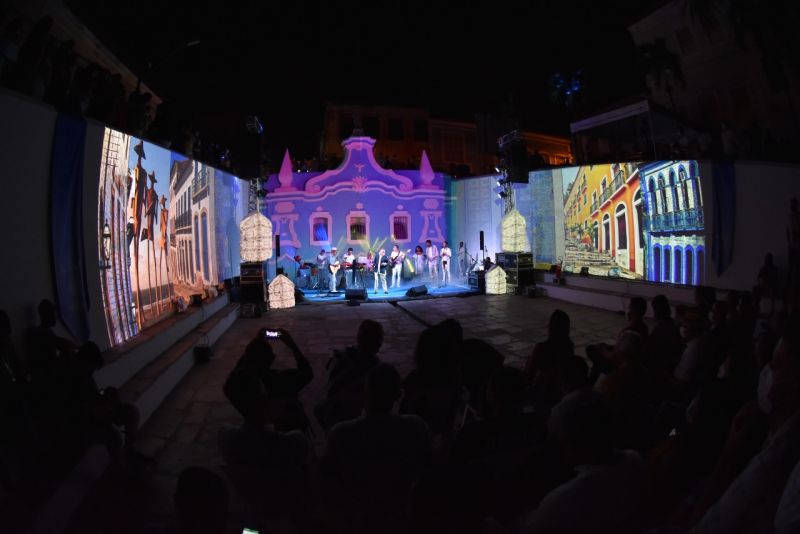 Prefeito Eduardo Braide entrega obra de conservação da Fonte do Ribeirão em noite de espetáculo cultural