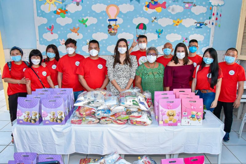 Prefeitura de São Luís e Câmara de Comércio Chinesa entregam brinquedos e alimentos para crianças da Unidade de Acolhimento
