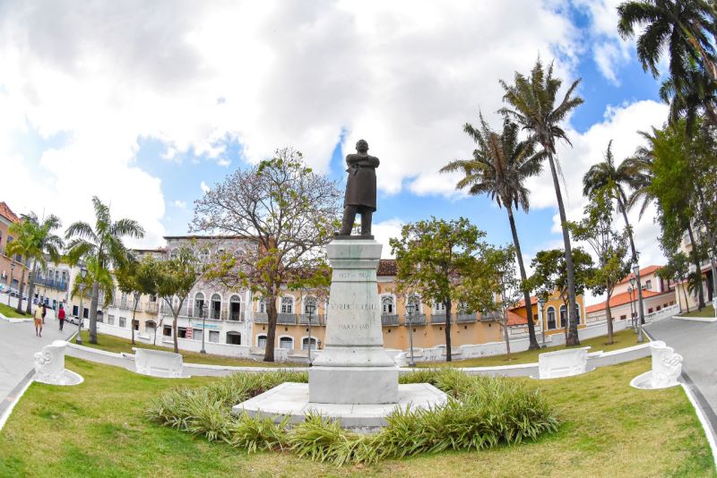 Prefeito Eduardo Braide assina ordem de serviço para restauração da estátua de Benedito Leite 