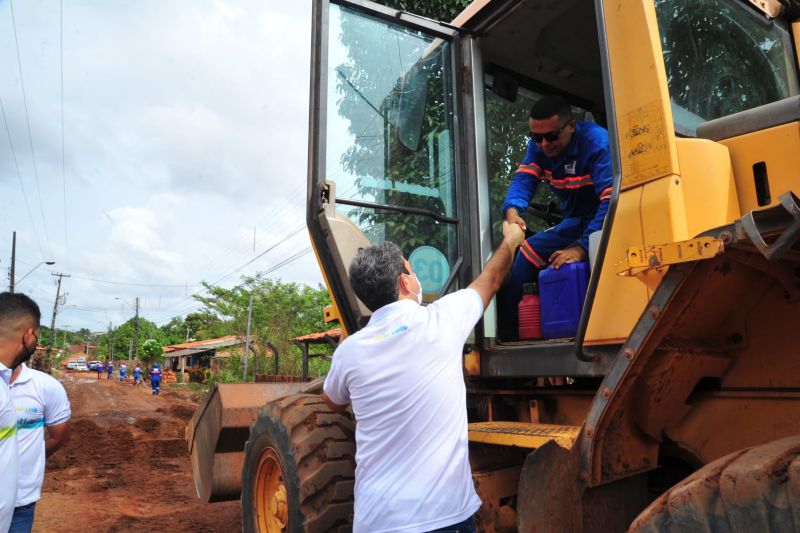 Prefeito Eduardo Braide acompanha serviços do programa Asfalto Novo na Zona Rural