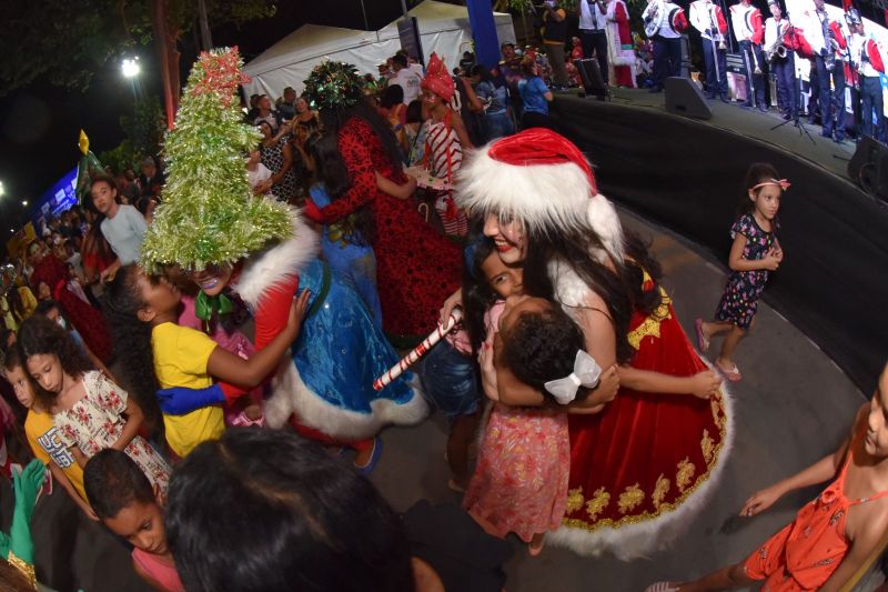 Prefeito Eduardo Braide leva a magia do Natal para a Cidade Operária em mais uma noite de celebração do “Natal no Bairro”