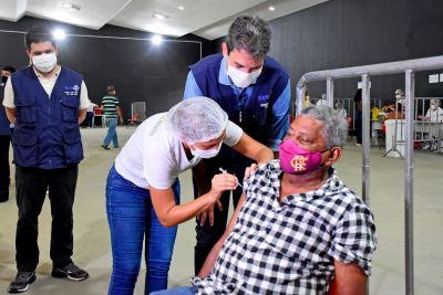 notícia: Prefeito Eduardo Braide acompanha início de funcionamento do Centro Municipal de Vacinação montado na UFMA 