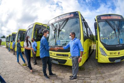 notícia: Prefeito Eduardo Braide entrega 28 novos ônibus para o sistema de transporte urbano de São Luís 