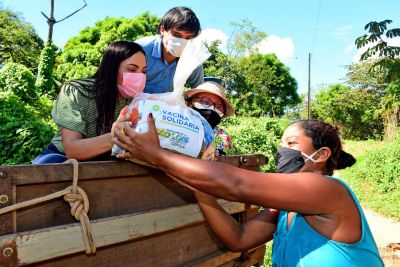 notícia: Prefeitura de São Luís promove ação de campo com entrega de cestas básicas nas ilhas de Jacamim e Tauá Mirim