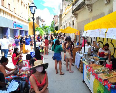 galeria: Retomada das atividades da Feirinha São Luís aquece economia da cidade