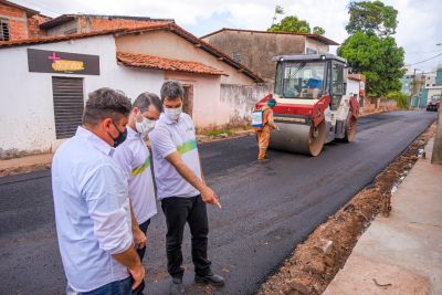 notícia: Prefeito Eduardo Braide vistoria obra de pavimentação no bairro São Cristóvão