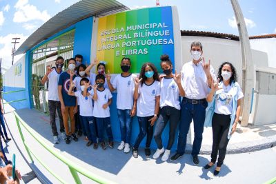 notícia: Prefeito Eduardo Braide entrega primeira escola municipal integral para o ensino de pessoas surdas