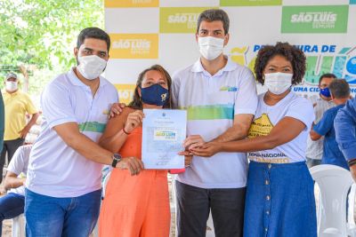notícia: Prefeito Eduardo Braide entrega títulos de propriedade de terra aos moradores da comunidade São Joaquim de Itapera, Zona Rural de São Luís