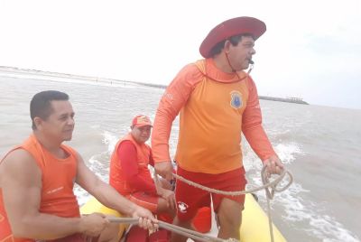 Prefeitura de São Luís inicia patrulhamento com bote na orla da Ponta d’Areia
