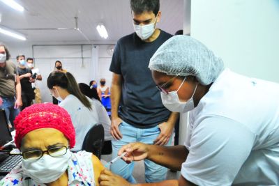 Pacientes oncológicos começam a ser vacinados contra Covid-19 em São Luís