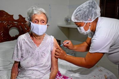 notícia: Prefeitura de São Luís segue com vacinação contra Covid-19 em acamados na Semana Santa