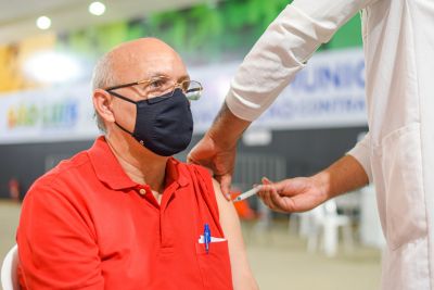 notícia: Prefeitura de São Luís inicia vacinação contra Covid-19 em idosos de 60 anos 