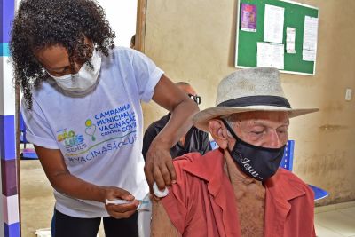 notícia: Prefeitura aplica segunda dose da vacina contra a Covid-19 em idosos da Zona Rural de São Luís 