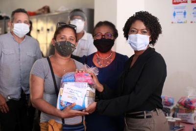 notícia: Prefeitura de São Luís realiza entrega de kits de higiene a população em situação de vulnerabilidade social