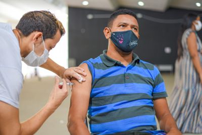 notícia: Pessoas acima de 45 anos com comorbidades vacinam neste domingo (9) contra a Covid em São Luís