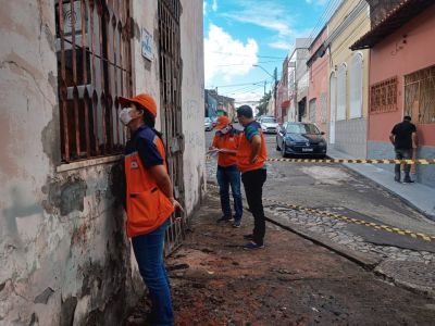 notícia: Defesa Civil Municipal vistoria prédio que incendiou no Centro