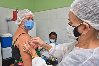 notícia: Primeiro dia da terceira fase da campanha de vacinação contra H1N1 atrai novo público-alvo aos postos da Prefeitura de São Luís 