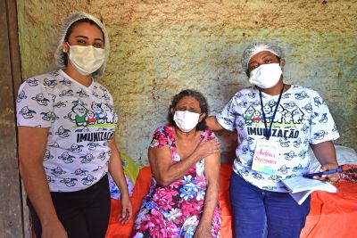 notícia: Prefeitura de São Luís segue com a vacinação contra a Covid-19 em acamados