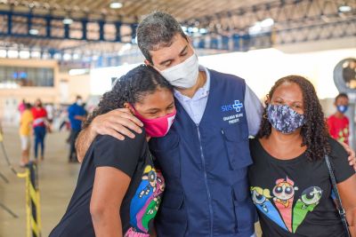 notícia: Prefeito Eduardo Braide acompanha vacinação de adolescentes de 12 anos contra a Covid em São Luís 