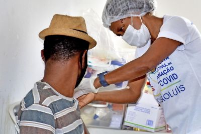 notícia: Prefeitura de São Luís segue com vacinação contra Covid-19 para população em situação de rua