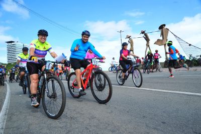 notícia: Prefeitura de São Luís encerra programação em homenagem aos ciclistas com programação na Avenida Litorânea
