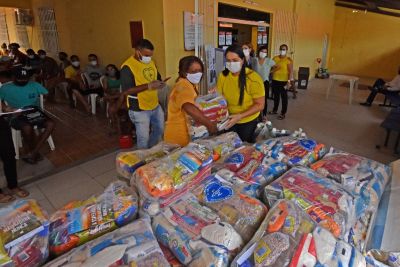 notícia: Prefeitura de São Luís e LBV entregam cestas às famílias em situação de vulnerabilidade no São Francisco
