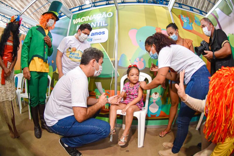 notícia: Prefeito Eduardo Braide acompanha início da vacinação das crianças de 5 a 11 anos contra a Covid-19 em São Luís