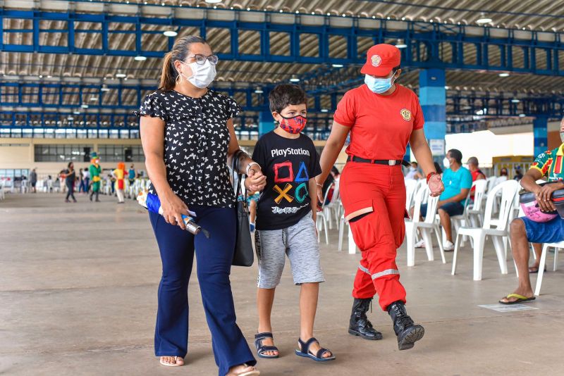 Prefeito Eduardo Braide acompanha início da vacinação das crianças de 5 a 11 anos contra a Covid-19 em São Luís