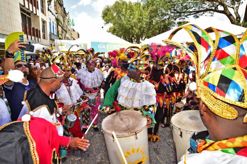 Prefeitura celebra Dia Municipal dos Blocos Tradicionais com cortejo pela Feirinha São Luís, no Centro Histórico