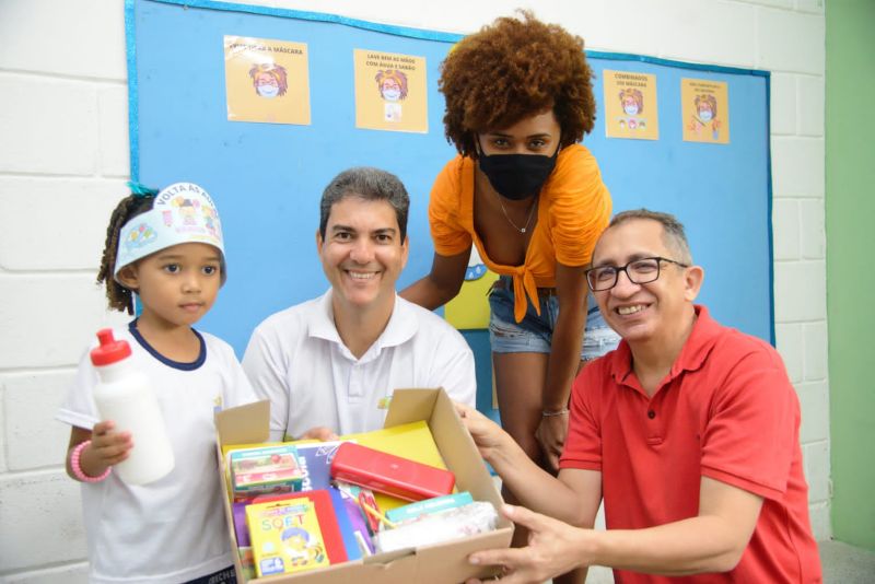 Prefeitura de São Luís inicia entrega de kits de material escolar a estudantes da rede municipal de ensino