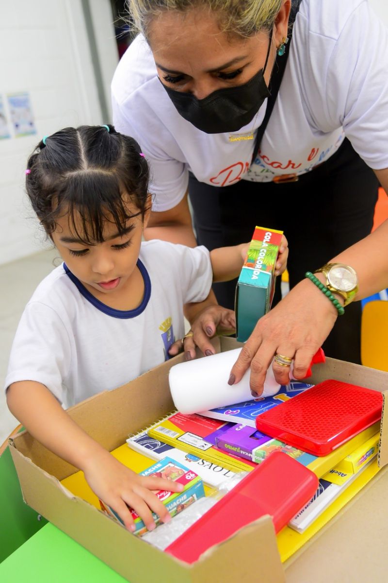 Prefeitura de São Luís inicia entrega de kits de material escolar a estudantes da rede municipal de ensino