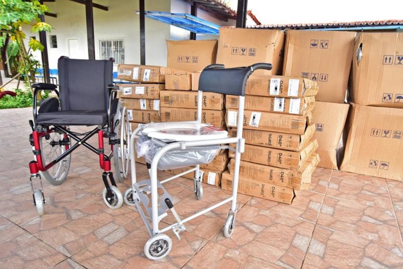 Prefeitura de São Luís entrega mais de 120 cadeiras de banho para a rede municipal de saúde