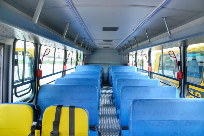 Prefeito Eduardo Braide entrega 10 novos ônibus escolares com acessibilidade à rede municipal de ensino