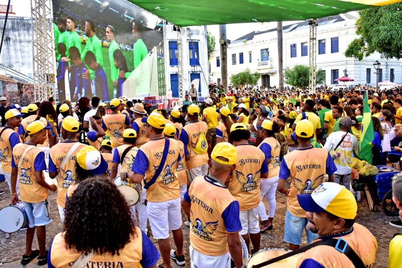 "Copa da Prefs": torcida comemora classificação do Brasil para próxima fase do mundial de futebol