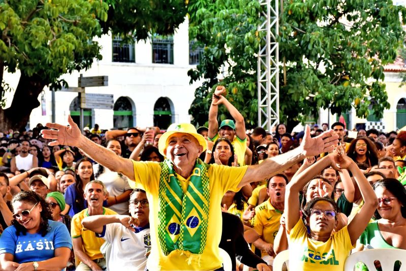 "Copa da Prefs": torcida comemora classificação do Brasil para próxima fase do mundial de futebol