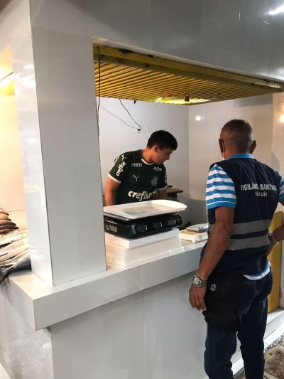 notícia: Prefeitura de São Luís realiza operação para garantir qualidade de pescados comercializados na Semana Santa