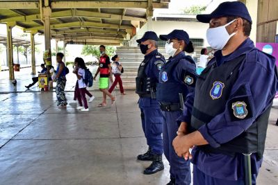 Galeria: Guarda Municipal intensifica abordagens nos terminais e paradas de ônibus para reforçar segurança no transporte coletivo de São Luís