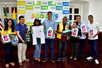 Prefeito Eduardo Braide entrega primeiros kits de fardamento e tablet para agentes da Estratégia Saúde da Família